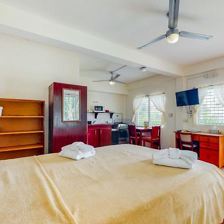Willow 2 At Island Cabanas Gold Standard Certified Caye Caulker Exterior foto