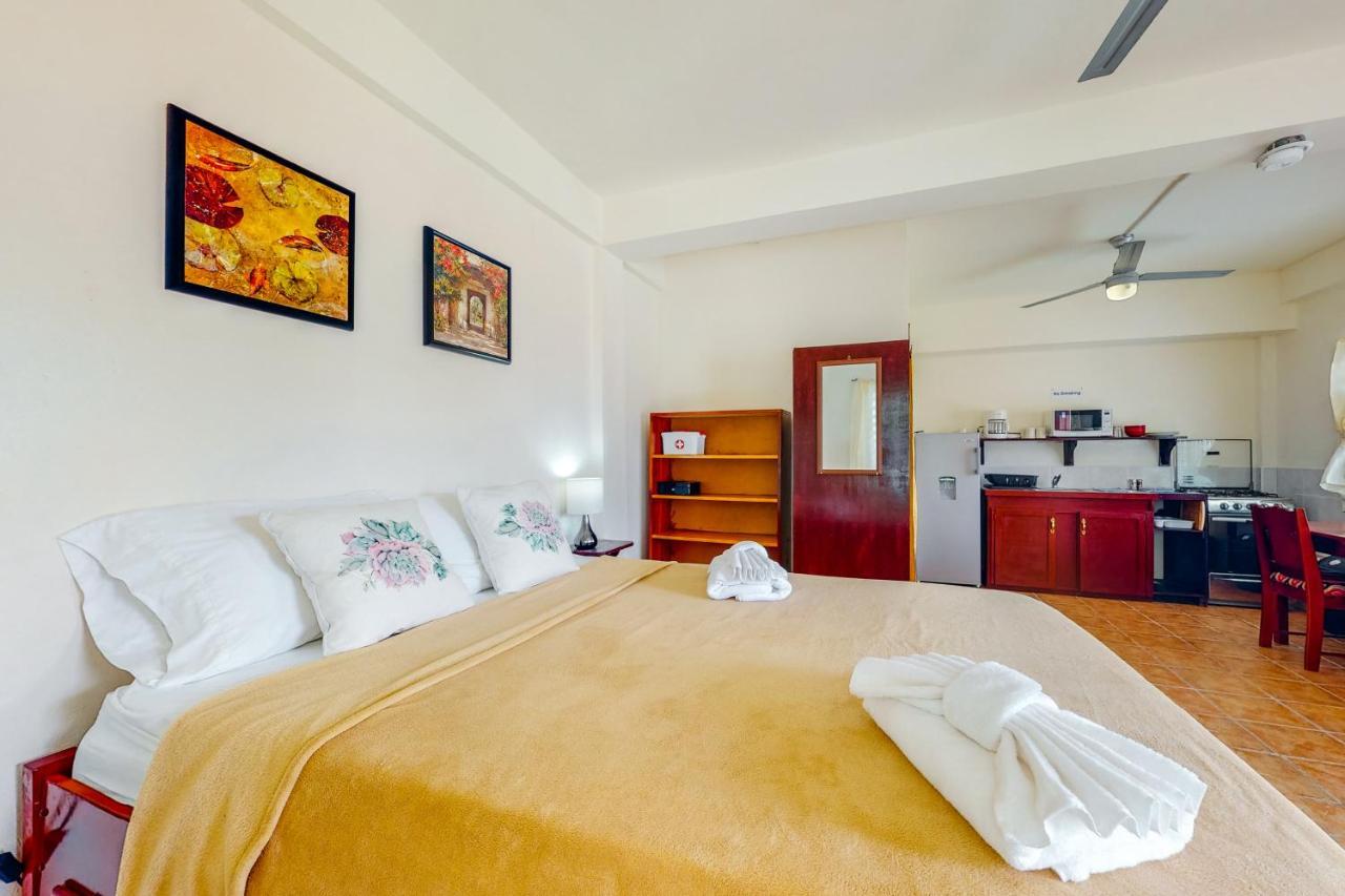 Willow 2 At Island Cabanas Gold Standard Certified Caye Caulker Exterior foto